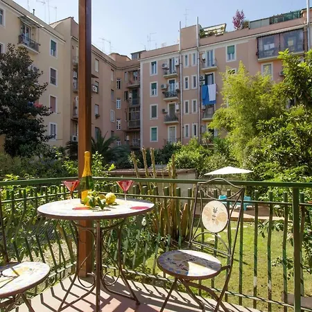 Trastevere St. Garden House *